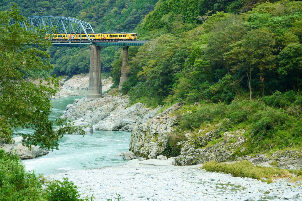 最後は吉野川橋梁とアンパンマン列車