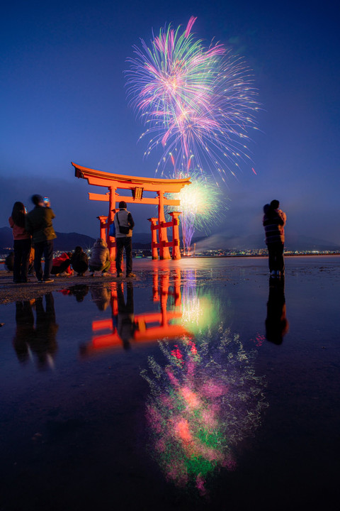 宮島冬の週末花火