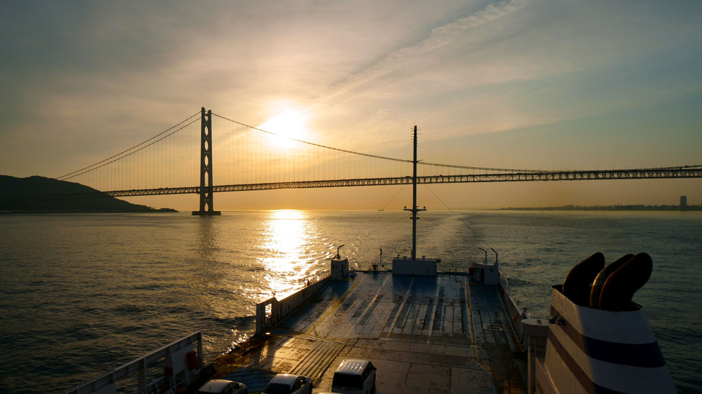 明石海峡大橋と沈む太陽