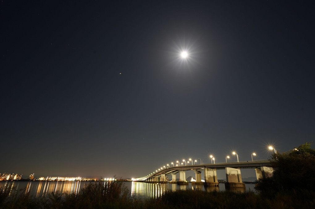 中秋の名月と琵琶湖大橋