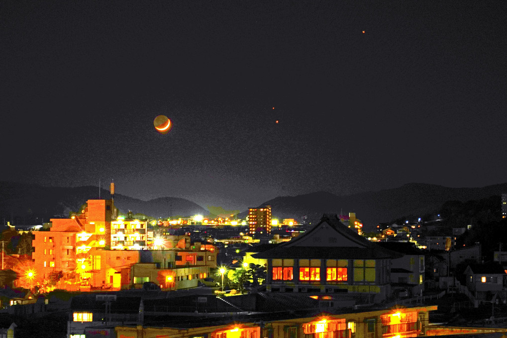 月に土星、木星接近