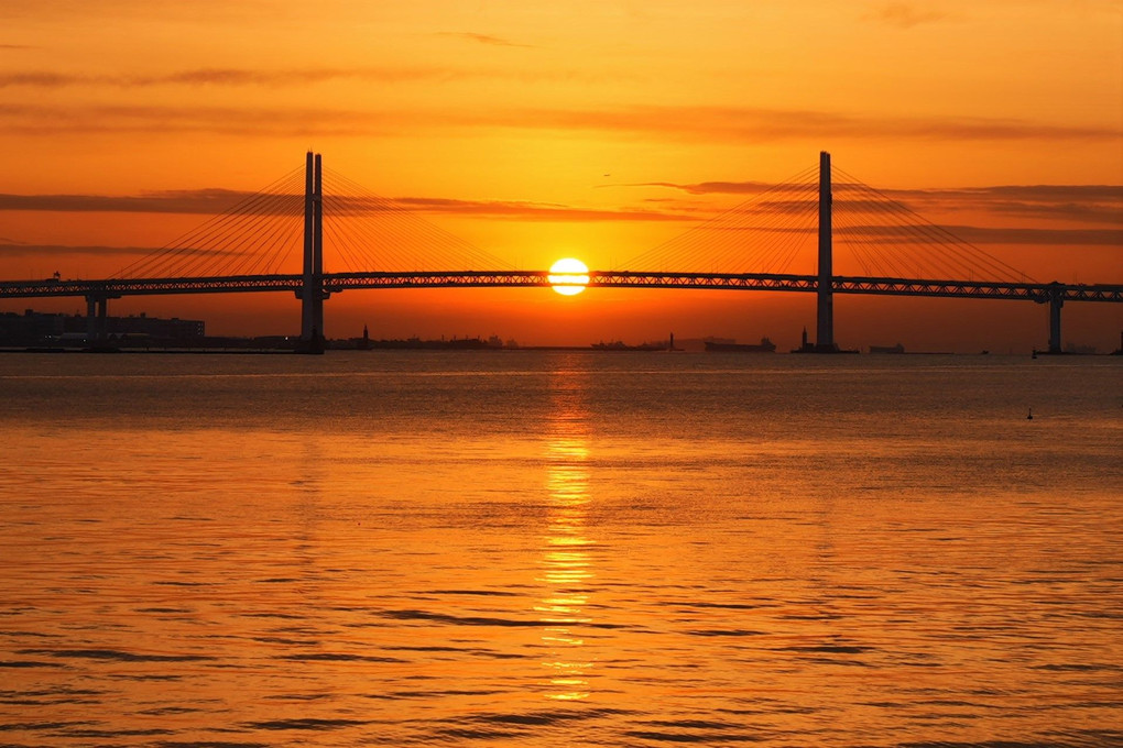 神奈川沖から昇る「日の出」