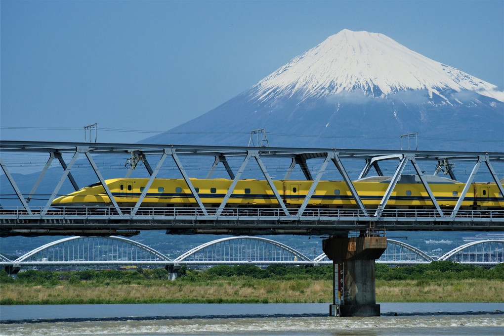 富士川橋梁と富士山