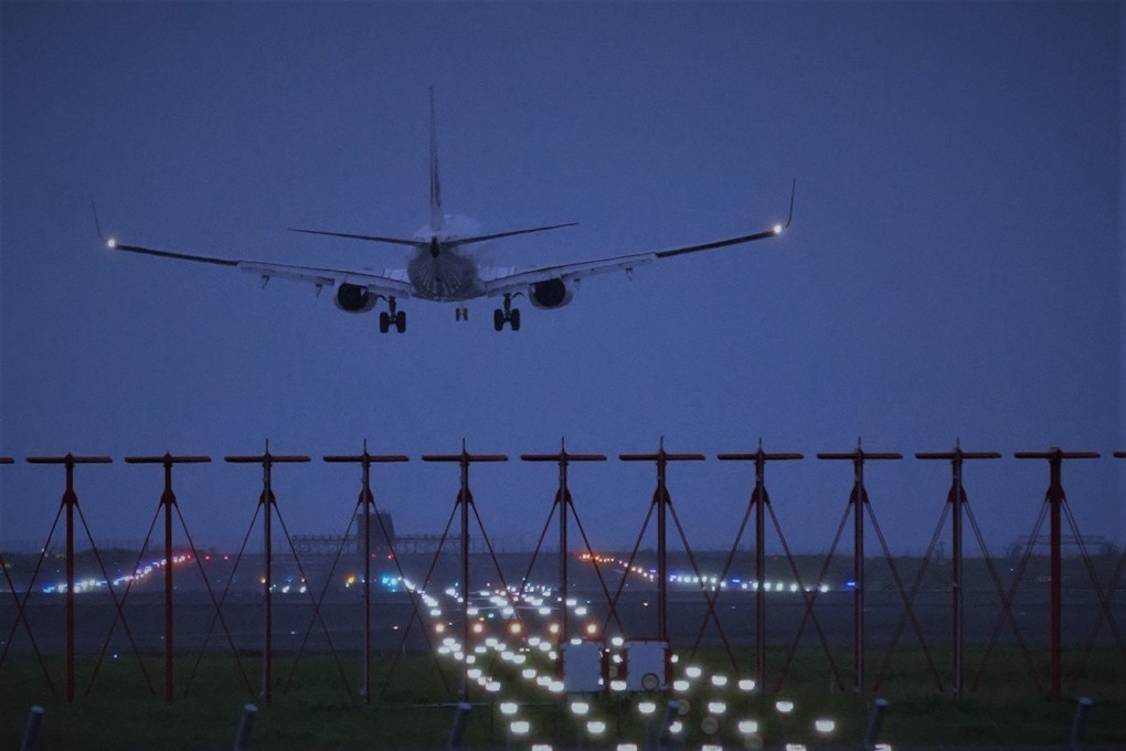 羽田空港を離着陸する飛行機を撮る