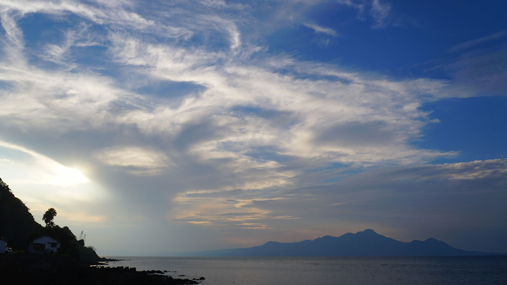 有明海と島原の空ー雲仙普賢岳を背景に