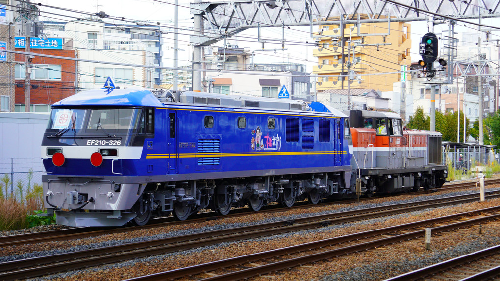 神戸から川崎まで新しい機関車を運びます