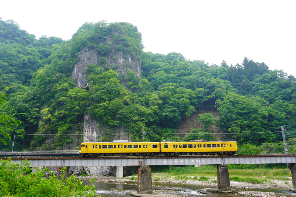 井倉峡の115系電車