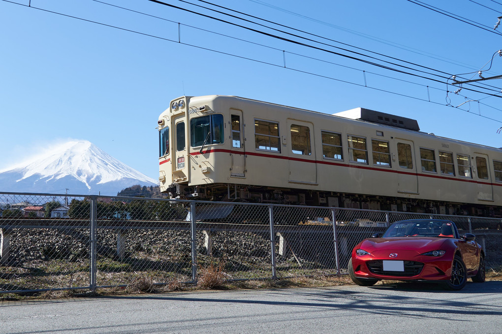 京王色の富士登山電車