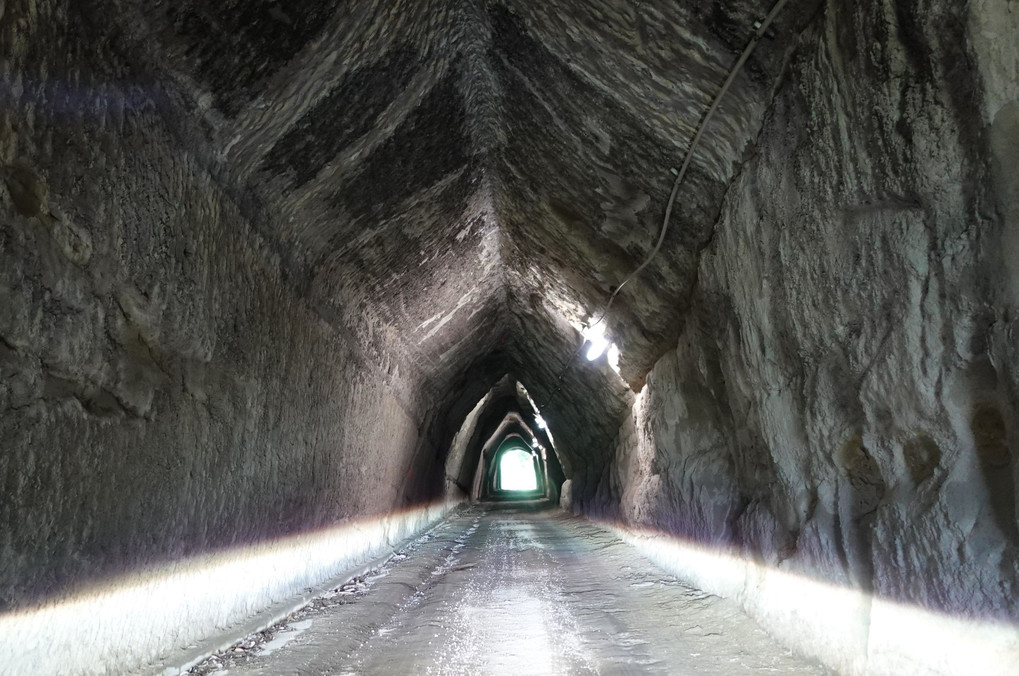 手掘りのトンネル
