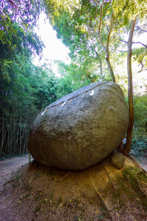 神在神社の神石