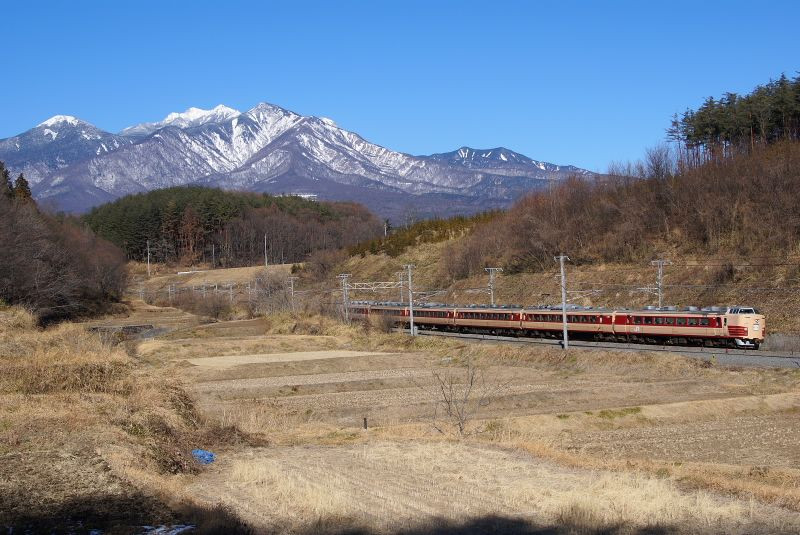 183系電車と八ヶ岳