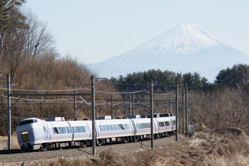 E351系特急スーパーあずさと富士山