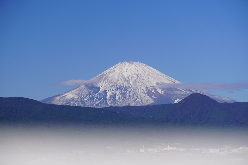 薄化粧した美しい富士のお山