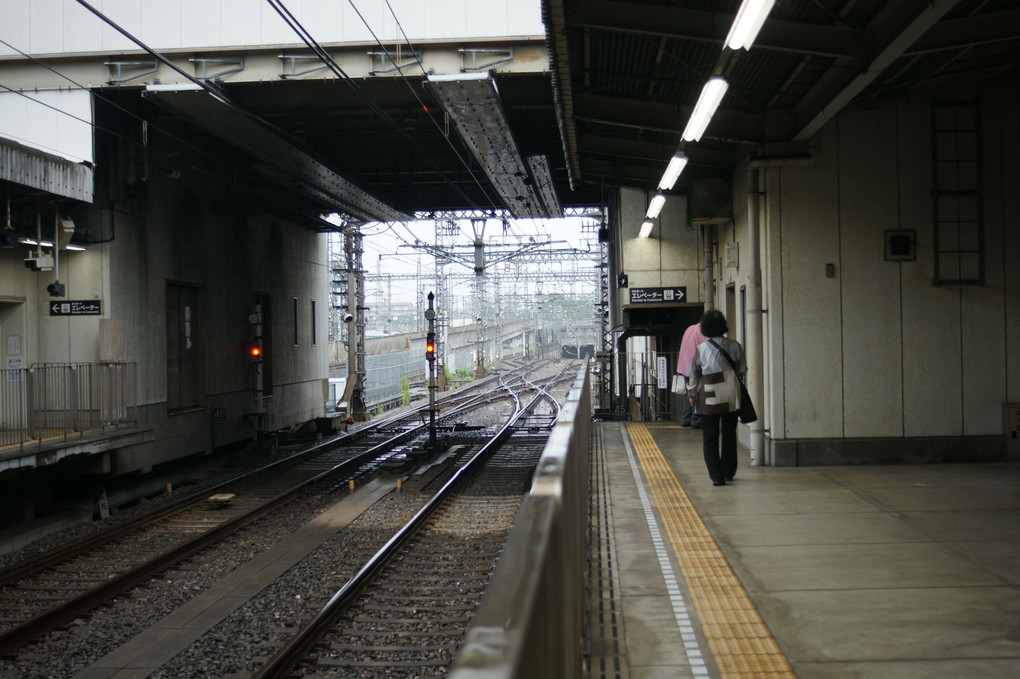 17時21分着を待つ駅