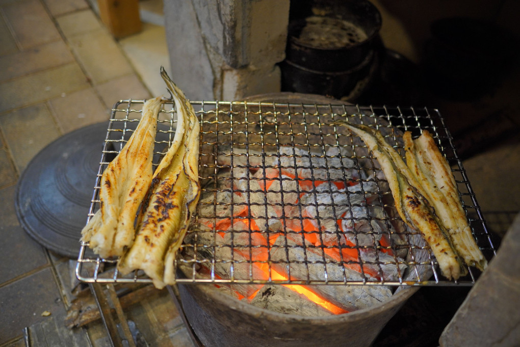 韓国スタミナ料理-穴子を炭火で