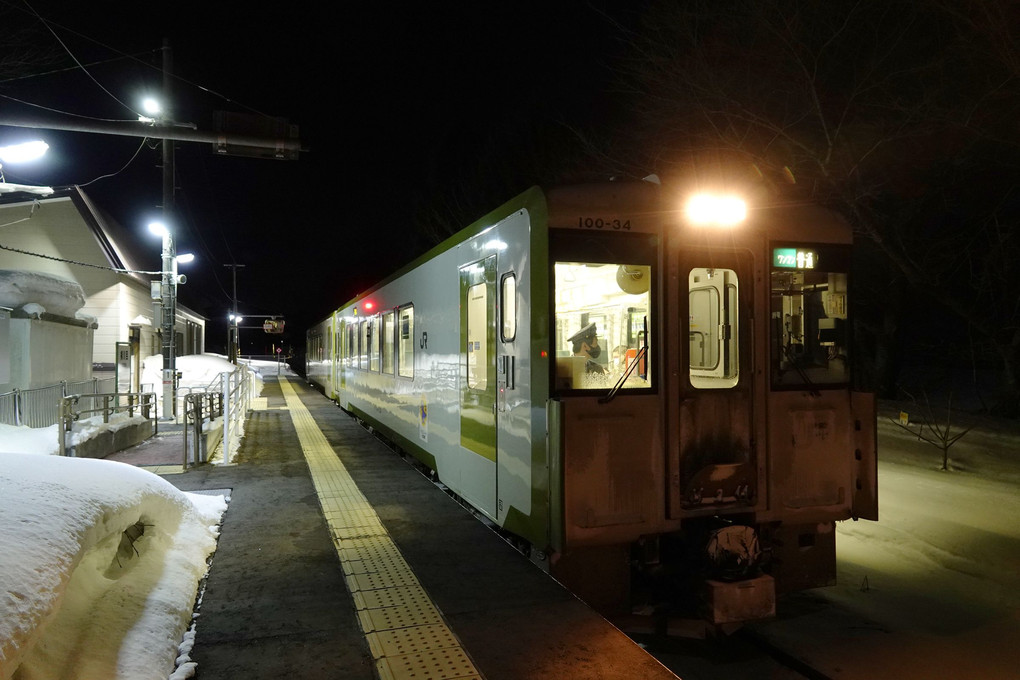 夜の無人駅 ”JR北上線”