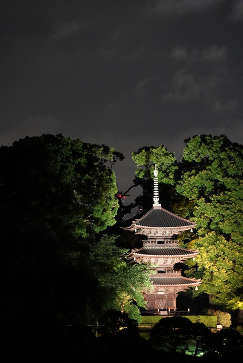 椿山荘の三重塔