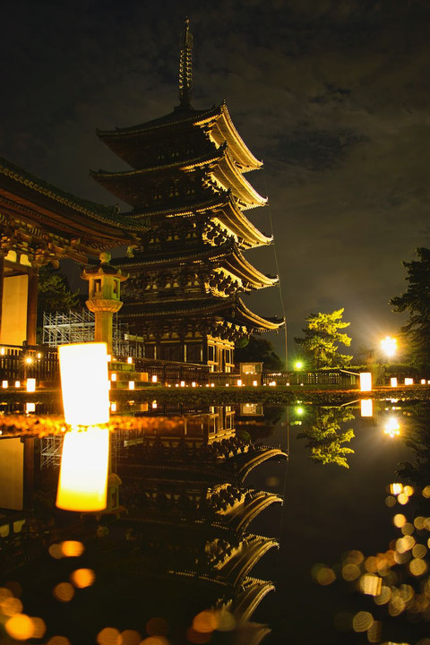 夜の興福寺五重塔