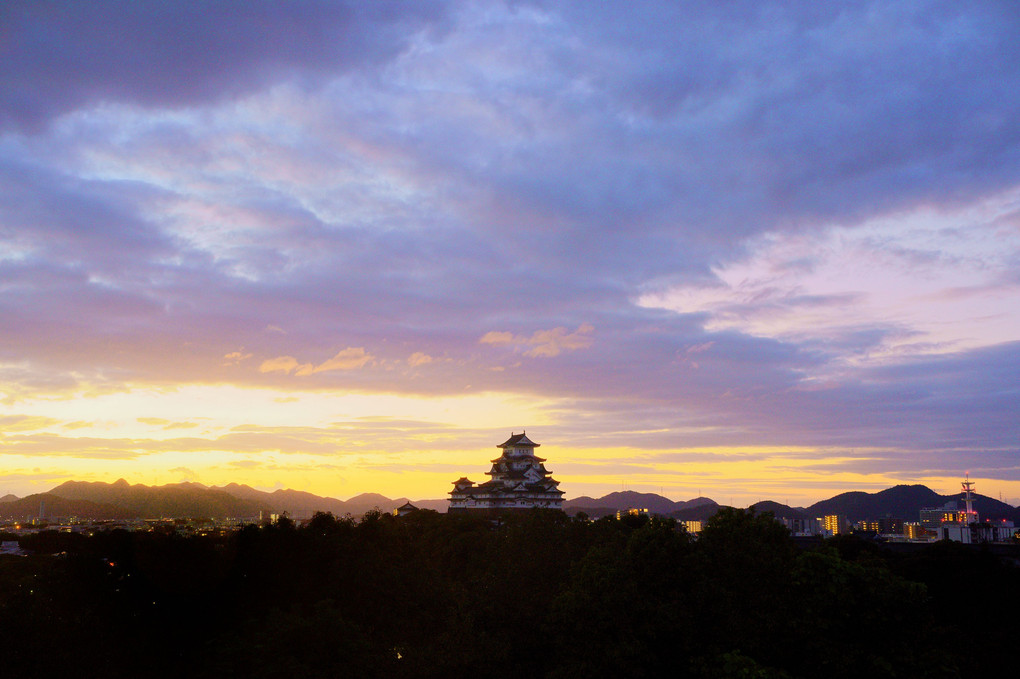 姫路城と朝焼け