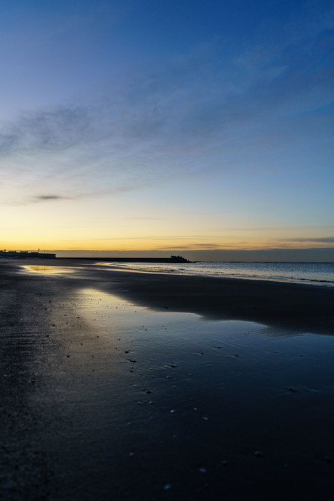 夜明けの海岸