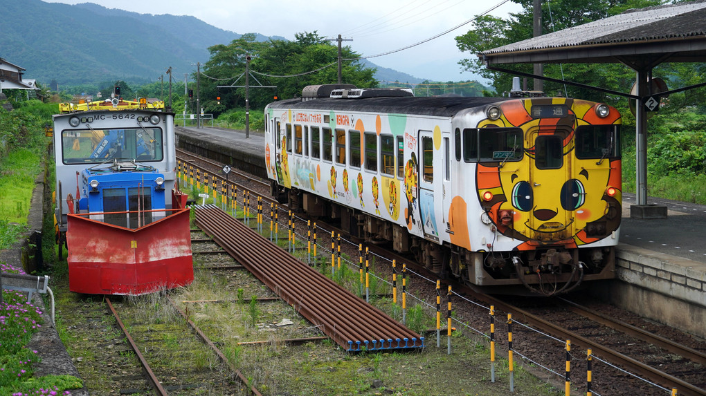 保線車両とレノ丸