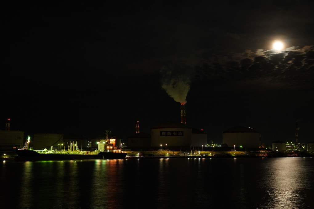 夜の鹿島港，石油化学側