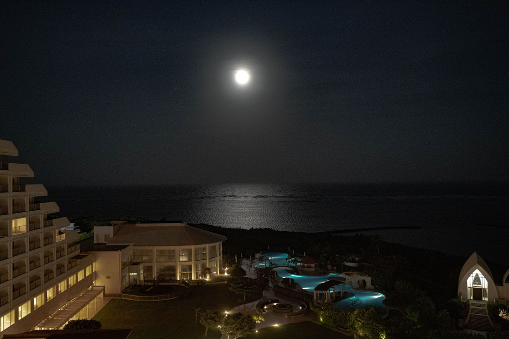 石垣島の月明かり