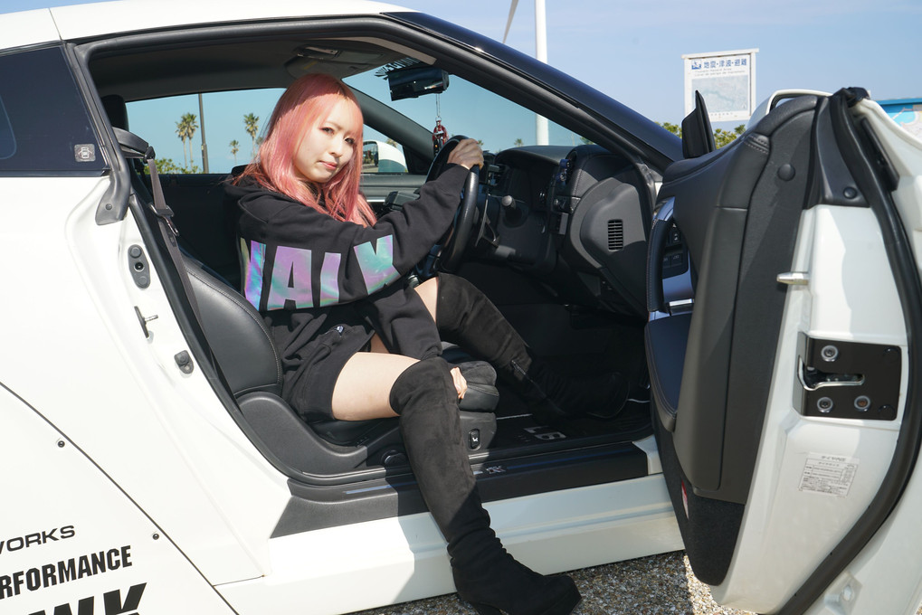 Sexy Car Girl