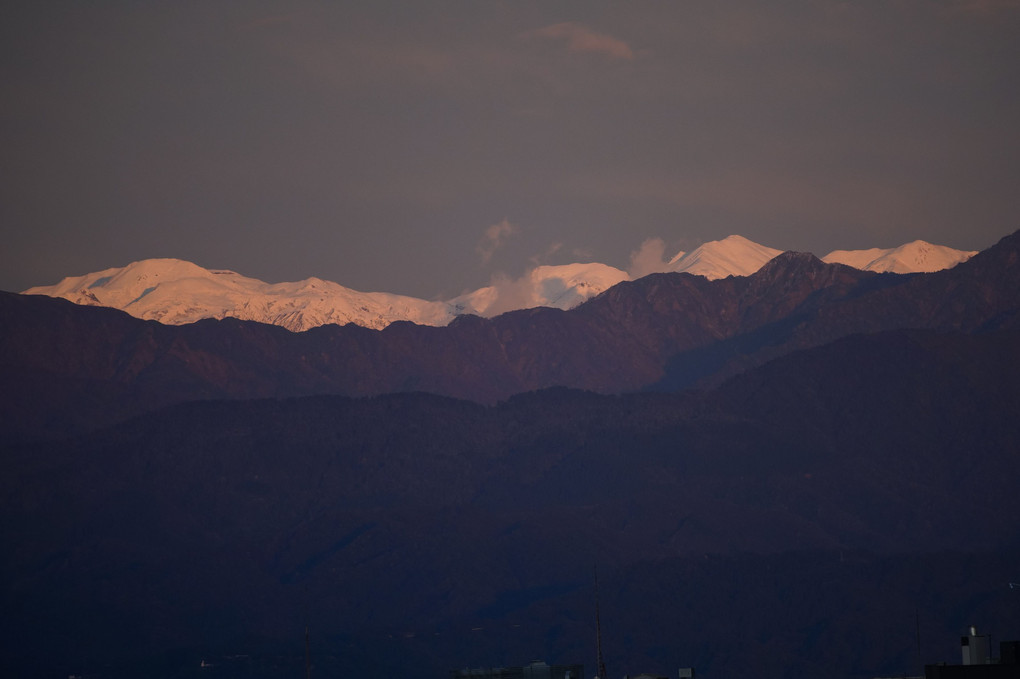 絶景の宝庫 富山市の「富岩運河環水公園」から眺める立山連峰