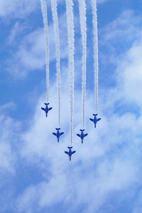 大空を駆け巡るブルーインパルス！！