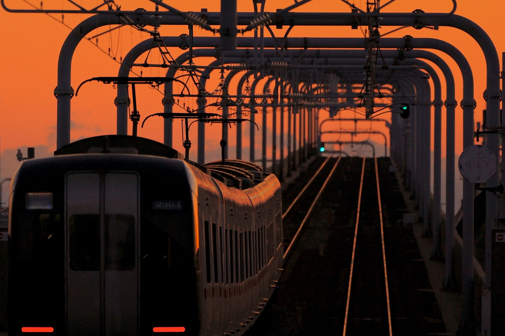 夕日を浴びて登る　　#名古屋鉄道#