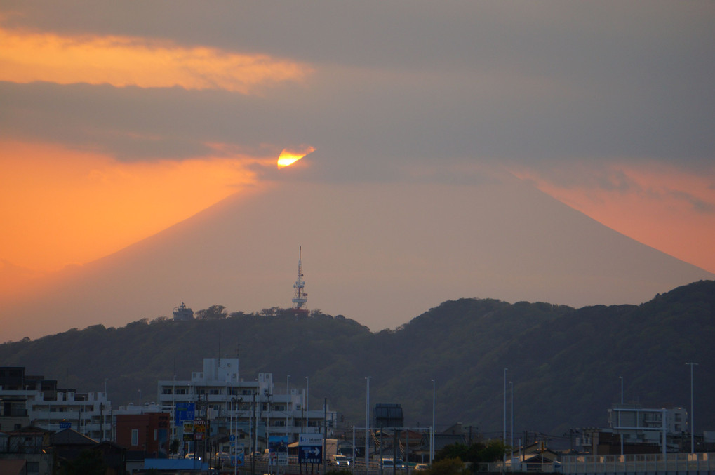 相模川河口のダイヤモンド富士