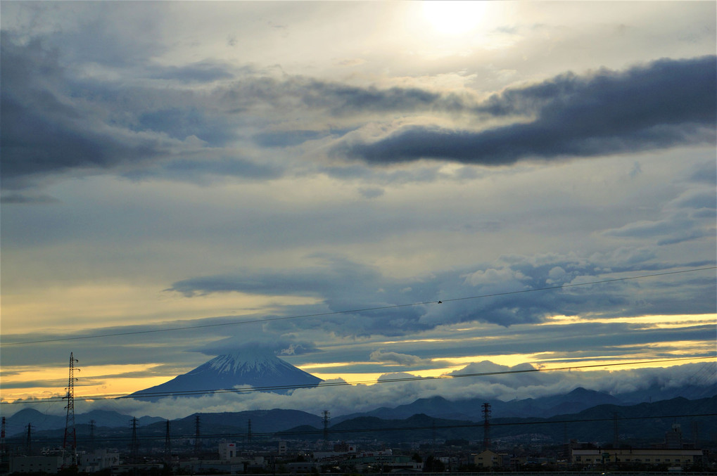 曇天の富士山