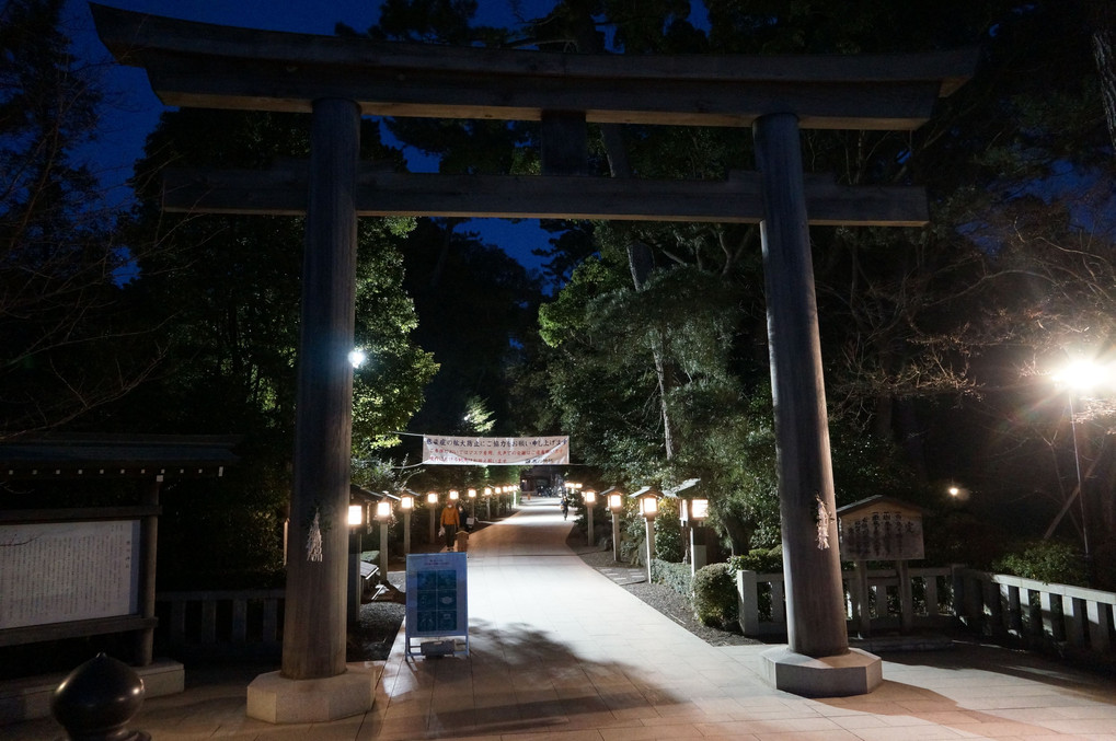 参拝つづく寒川神社