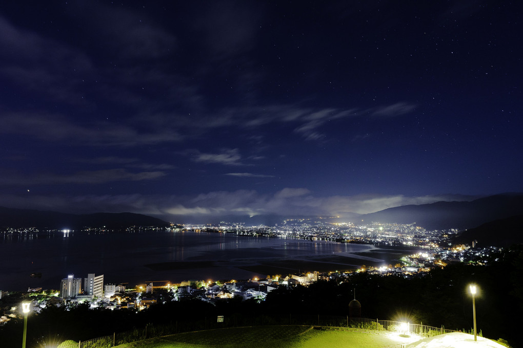 立石公園から望む夜の諏訪盆地