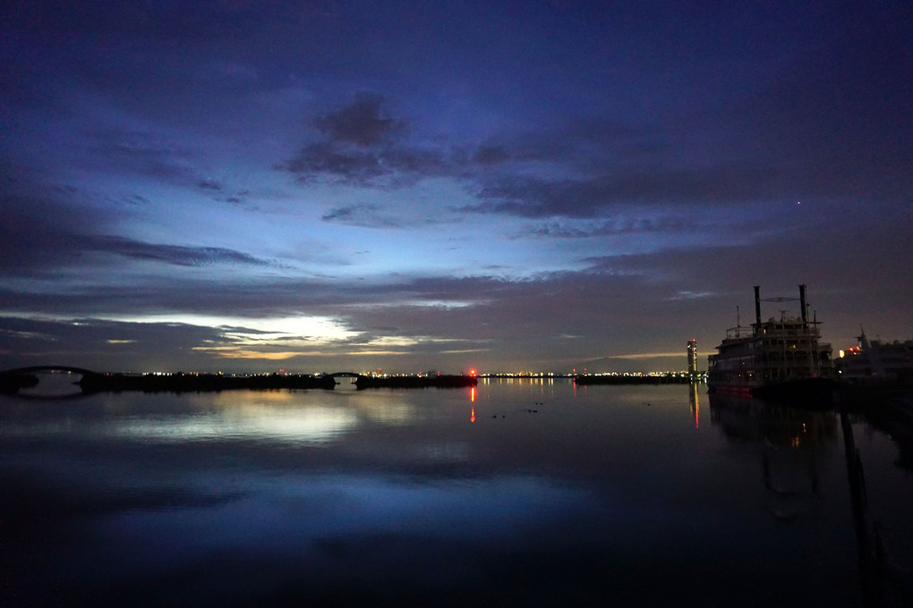 「びわ湖大津港の夜明け前」