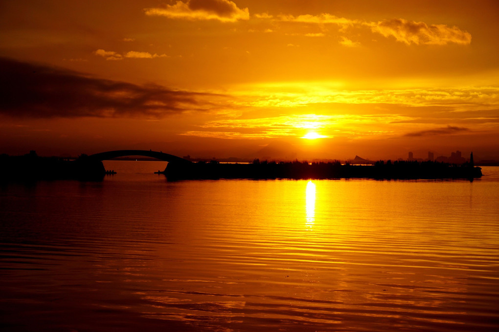 「びわ湖大津港の日の出」