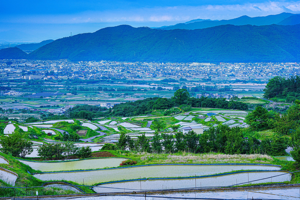 山里の田園風景　姨捨棚田