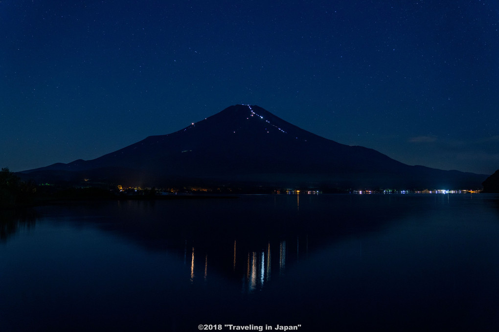 富士登山の明かり