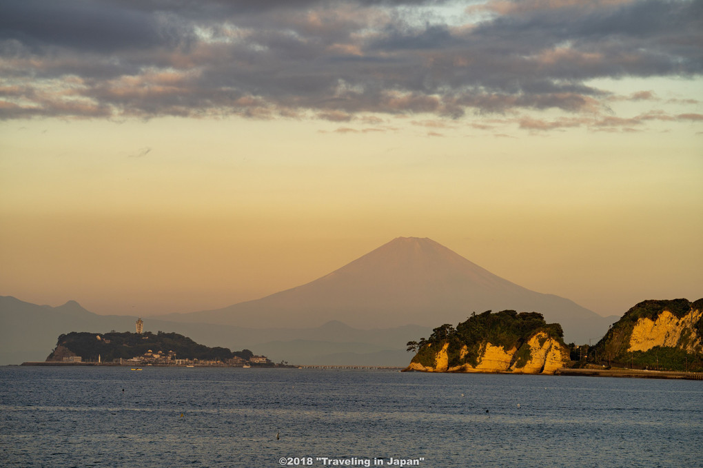 早朝の逗子からの富士山