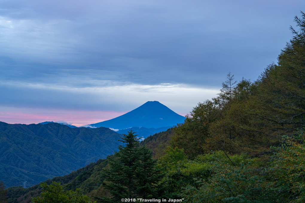 峠の朝・・・雲海、朝焼け無しで撃沈