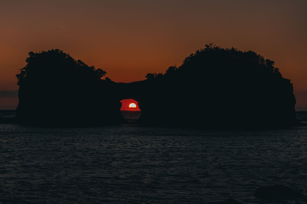 円月島と夕陽