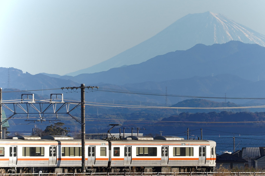 富士と電車そして浜名湖がチョコッと見える場所