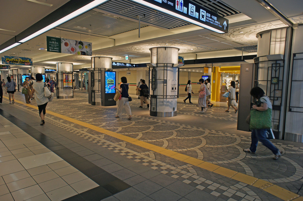 横浜駅通路