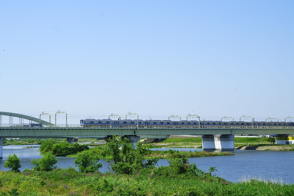 多摩川を渡る小田急線