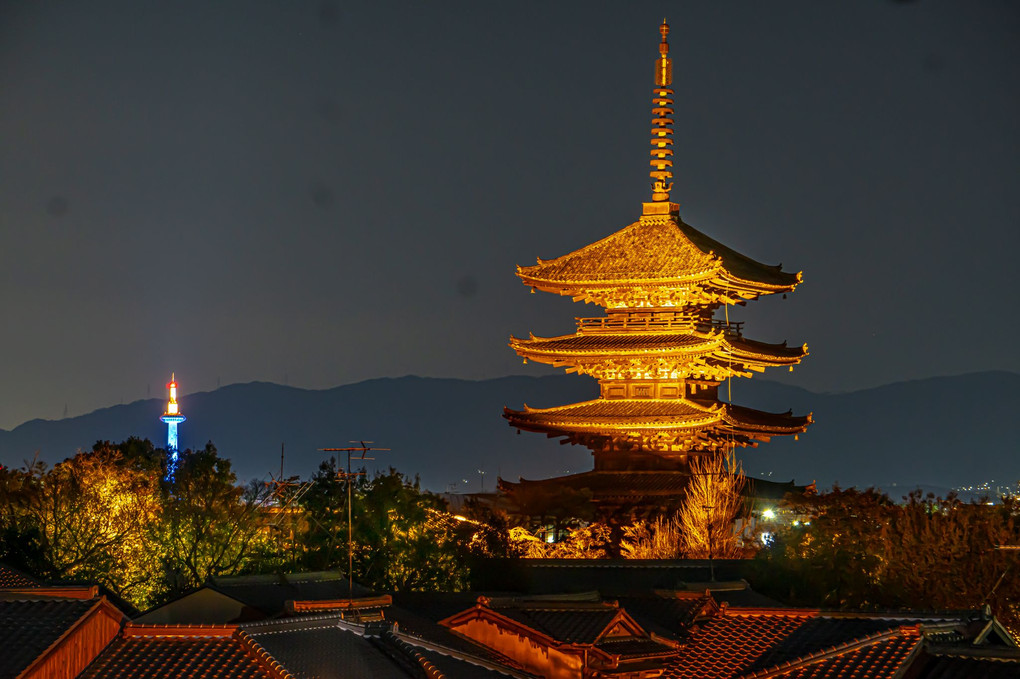 八坂の塔と京都タワー