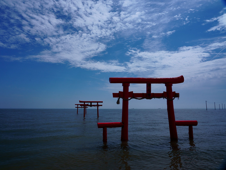 大魚神社の海中鳥居（佐賀県）