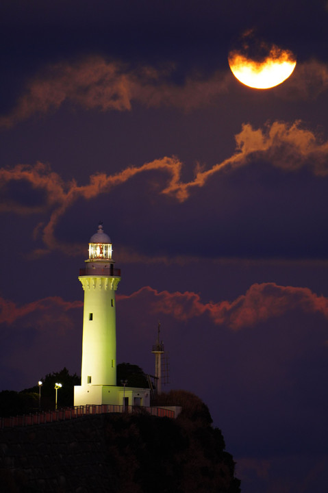 lighthouse and moonlight 
