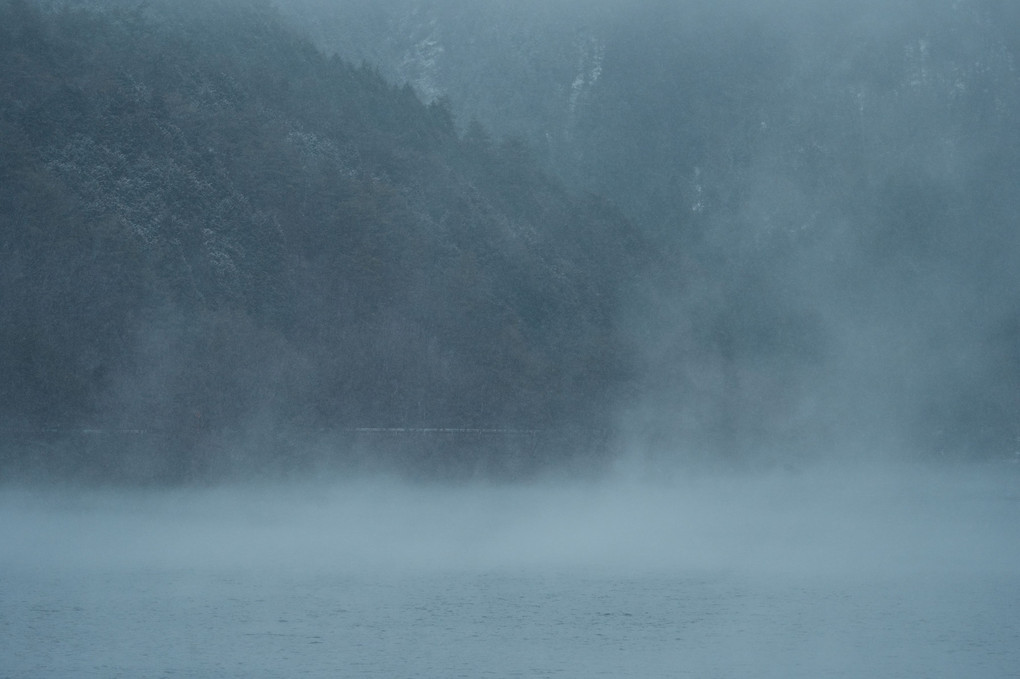 湖上の蒸気霧