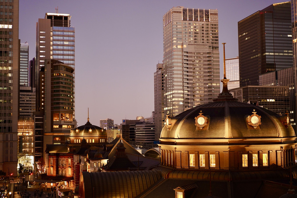 東京駅の夕暮れ